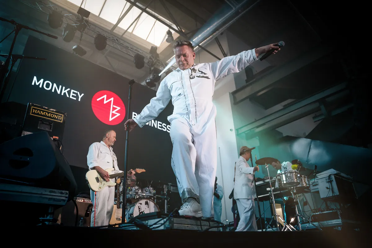 Koncert kapely na firemním eventu